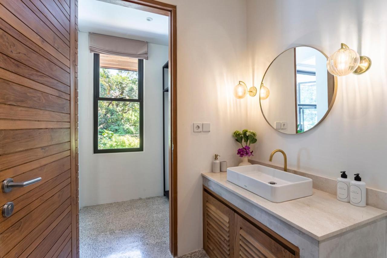 Villa Badoum Guesthouse Canggu Екстериор снимка